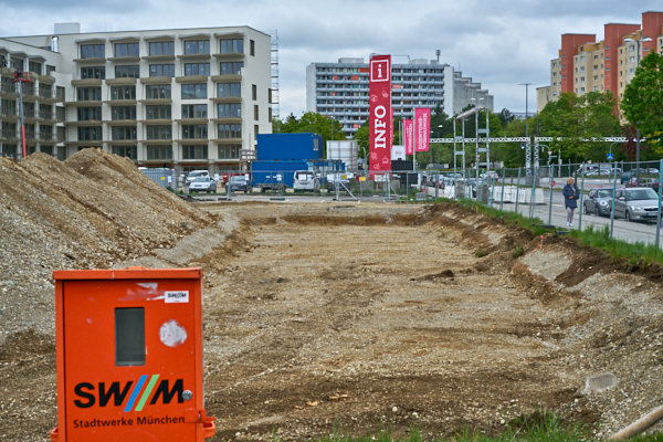 17.05.2019 - Riesige Kiesberge auf dem Hanns-Seidel-Platz